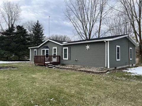831 N Johnson, Saranac, MI 48881
