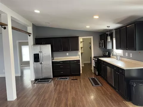 831 N Johnson, Saranac, MI 48881 photo 2