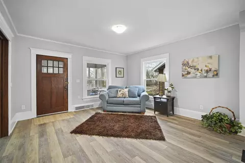 Living - 1110 4th, Jackson, MI 49203 photo 3 of 4