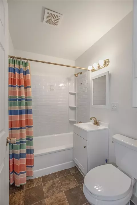 Bath - 2112 Baldwin, Niles, MI 49120 photo 1 of 1