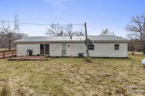 5761 E 80th, Newaygo, MI 49337 photo 2