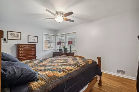 Bedroom - 1210 S Bowen, Jackson, MI 49203 photo 4 of 7