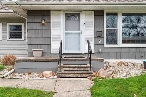 Exterior - 1210 S Bowen, Jackson, MI 49203 photo 6 of 13