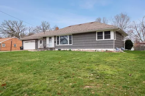Exterior - 1210 S Bowen, Jackson, MI 49203 photo 4 of 13