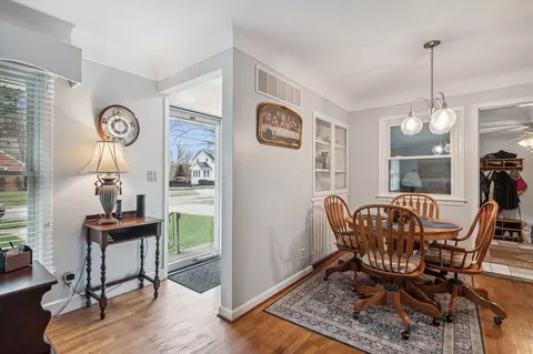 Dining - 1210 S Bowen, Jackson, MI 49203 photo 1 of 4
