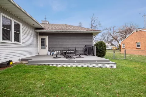 Exterior - 1210 S Bowen, Jackson, MI 49203 photo 10 of 13