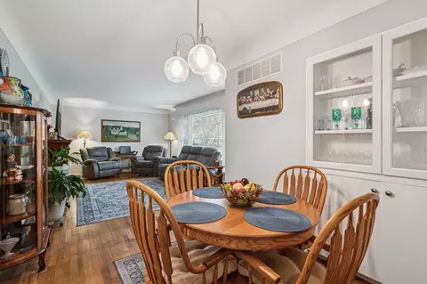 Dining - 1210 S Bowen, Jackson, MI 49203 photo 3 of 4