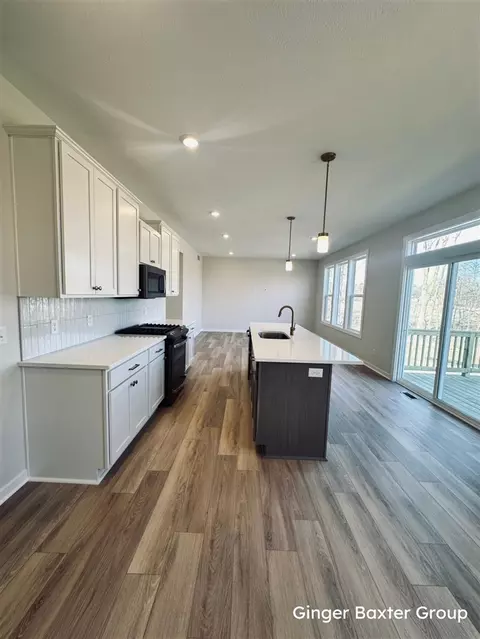 8139 Tantrum #93, Allendale, MI 49401 photo 2