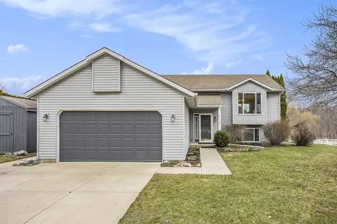 10165 10 Mile, Rockford, MI 49341