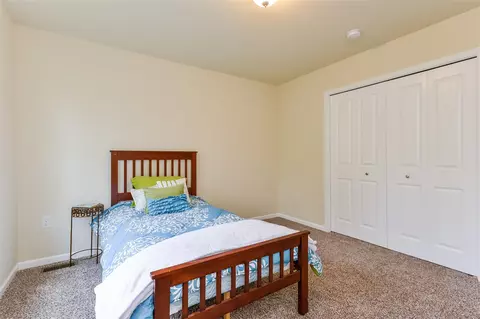 Bedroom - 15011 Oakwood, Big Rapids, MI 49307 photo 2 of 4