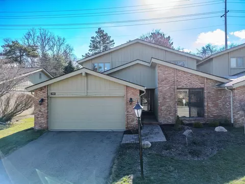 7193 Suncrest, West Bloomfield, MI 48322