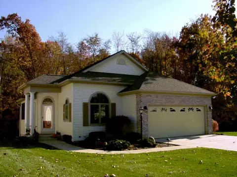 3013 S Wood Dl, Jackson, MI 49203
