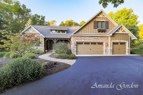 8641 Lilly Rdg, Alto, MI 49302
