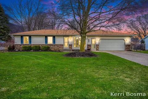2631 Windcrest St, Jenison, MI 49428