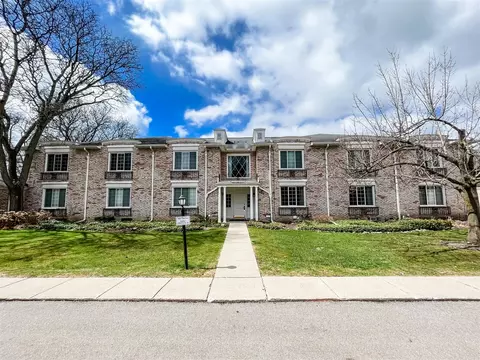 1745 Tiverton #19, Bloomfield Hills, MI 48304