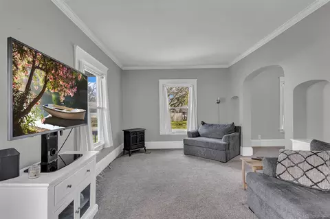 Living - 411 Edward, Jackson, MI 49201 photo 1 of 3