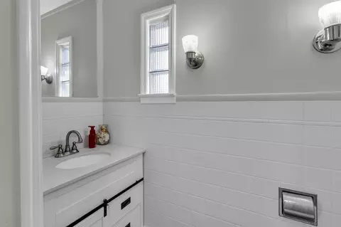 Bath - 411 Edward, Jackson, MI 49201 photo 1 of 4