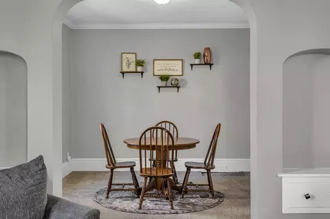Dining - 411 Edward, Jackson, MI 49201 photo 1 of 5