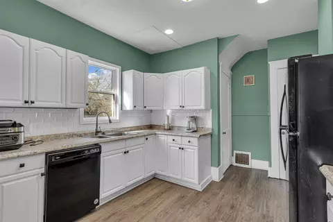Kitchen - 411 Edward, Jackson, MI 49201 photo 2 of 4