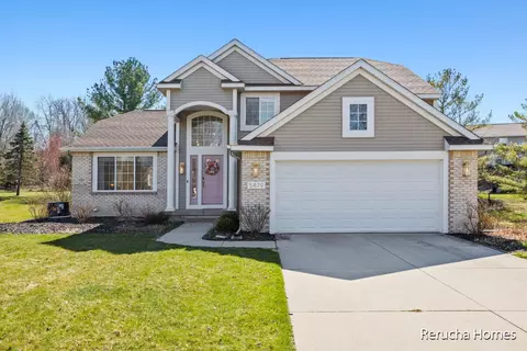 5479 Highbury, Ada, MI 49301