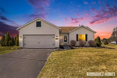 12125 Ives Mdw, Cedar Springs, MI 49319