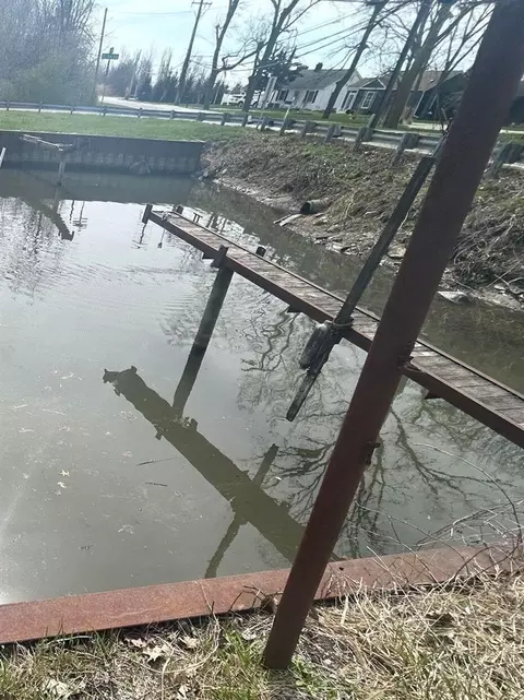 0000 East Riv, Grosse Ile, MI 48138