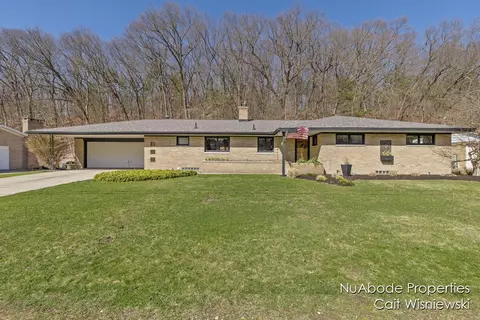 4041 Nob Hl, Norton Shores, MI 49441