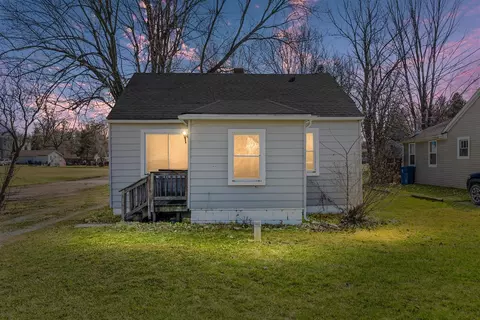 65 W Elmwood, Leonard, MI 48367 photo 1