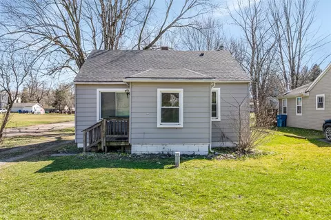 65 W Elmwood, Leonard, MI 48367 photo 2