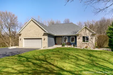 343 Hyder Cir, Plainwell, MI 49080