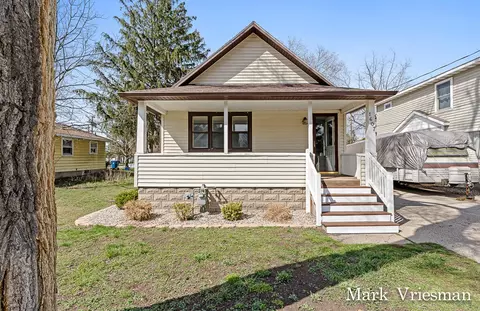 1607 Waverly, Grand Haven, MI 49417