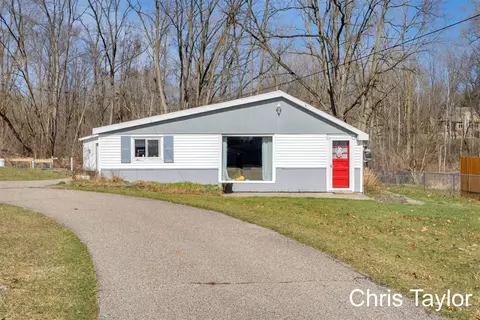 313 6 Mile, Comstock Park, MI 49321