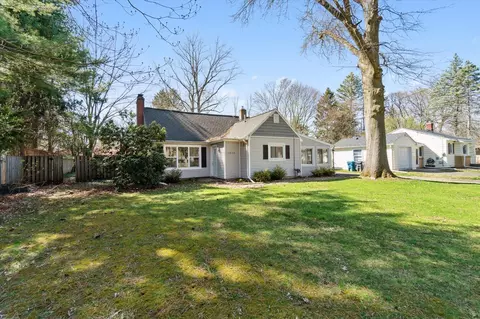 1010 Weaver, Kalamazoo, MI 49006