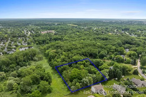 4323 Woodside Oaks, Grand Rapids, MI 49546