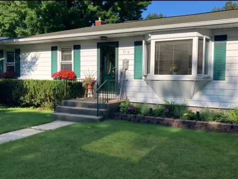 916 S Livingston, Whitehall, MI 49461