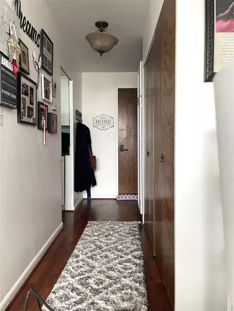 Entry Way - 715 W Michigan #305, Jackson, MI 49201 photo 1 of 1