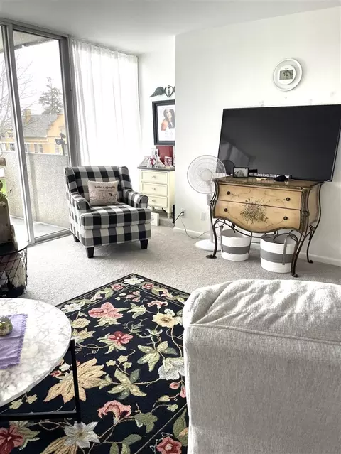 Living - 715 W Michigan #305, Jackson, MI 49201 photo 3 of 4