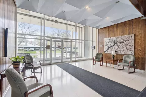 Living - 715 W Michigan #305, Jackson, MI 49201 photo 1 of 4
