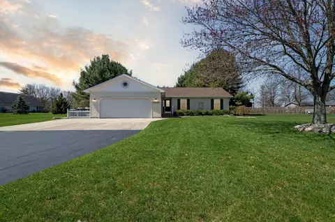 15380 S Barton Lake Dr, Vicksburg, MI 49097