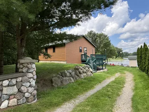 8215 S Island Vw, Newaygo, MI 49337