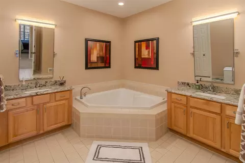 Bath - 2737 Hogan Way #3, Canton, MI 48188 photo 1 of 6