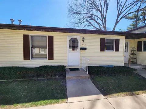 1052 Walnut Grv, Norton Shores, MI 49441