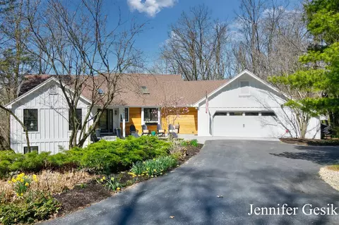 3455 Hidden Lk, Grand Rapids, MI 49546