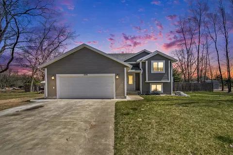 1296 S Wolf Lk, Muskegon, MI 49442