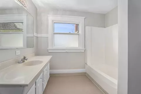 Bath - 605607 S Jackson, Jackson, MI 49203 photo 3 of 3