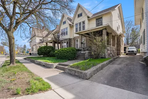 Exterior - 605607 S Jackson, Jackson, MI 49203 photo 4 of 5