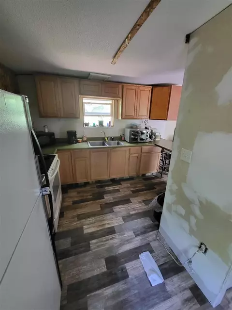 Kitchen - 11578 N Dexter, Irons, MI 49644 photo 2 of 2