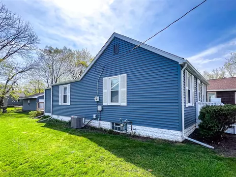 Exterior - 513 N 15th, Niles, MI 49120 photo 5 of 14