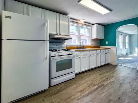 Kitchen - 513 N 15th, Niles, MI 49120 photo 3 of 4