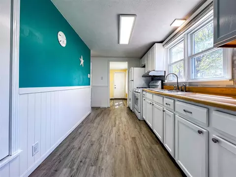 Kitchen - 513 N 15th, Niles, MI 49120 photo 1 of 4